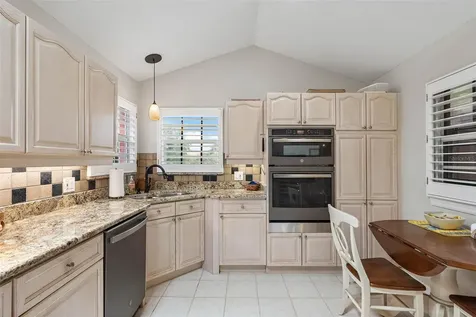 24 Jefferson Court S St Petersburg FL 33711