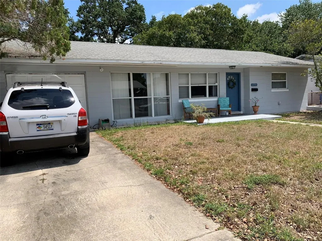 6771 37th Avenue N St Petersburg FL 33710