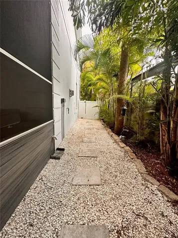 4805 W Estrella Street Tampa FL 33629