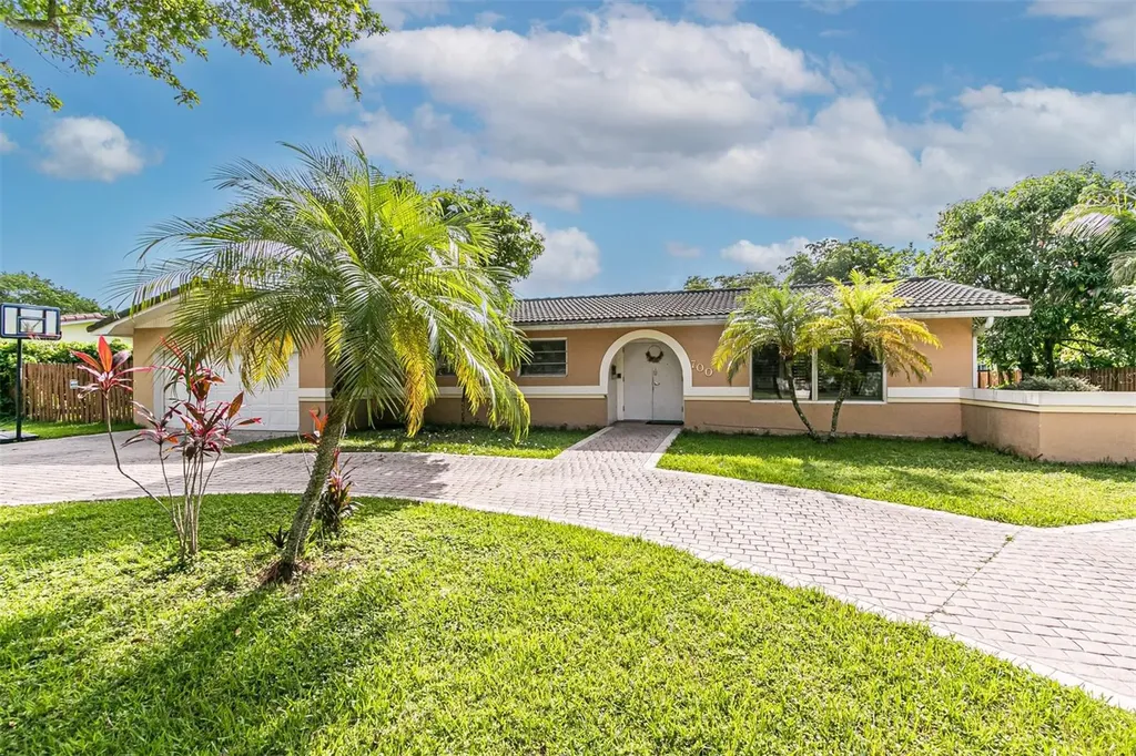700 Gardenia Lane Plantation FL 33317