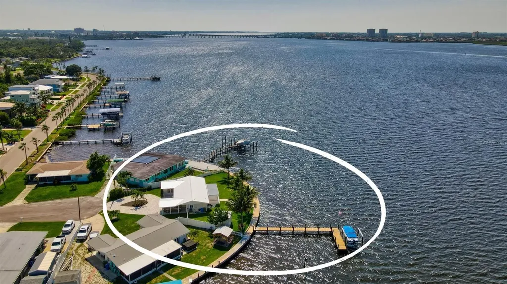 213 21st Street NE Bradenton FL 34208