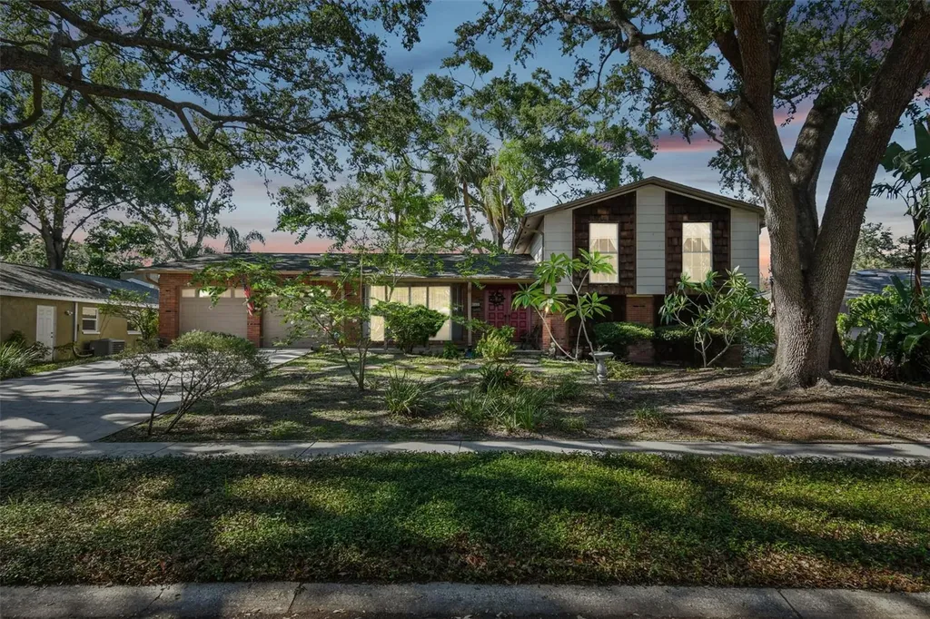 8013 W Hiawatha Street Tampa FL 33615