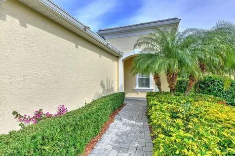 1921 Orange Lake Cove Bradenton FL 34211