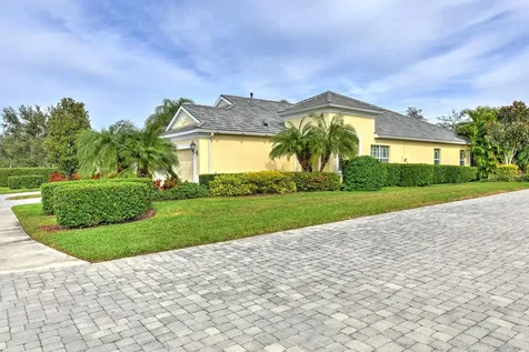 1921 Orange Lake Cove Bradenton FL 34211