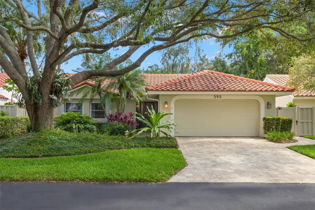 595 Quintana Place NE St Petersburg FL 33703