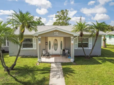 610 47th Avenue N St Petersburg FL 33703
