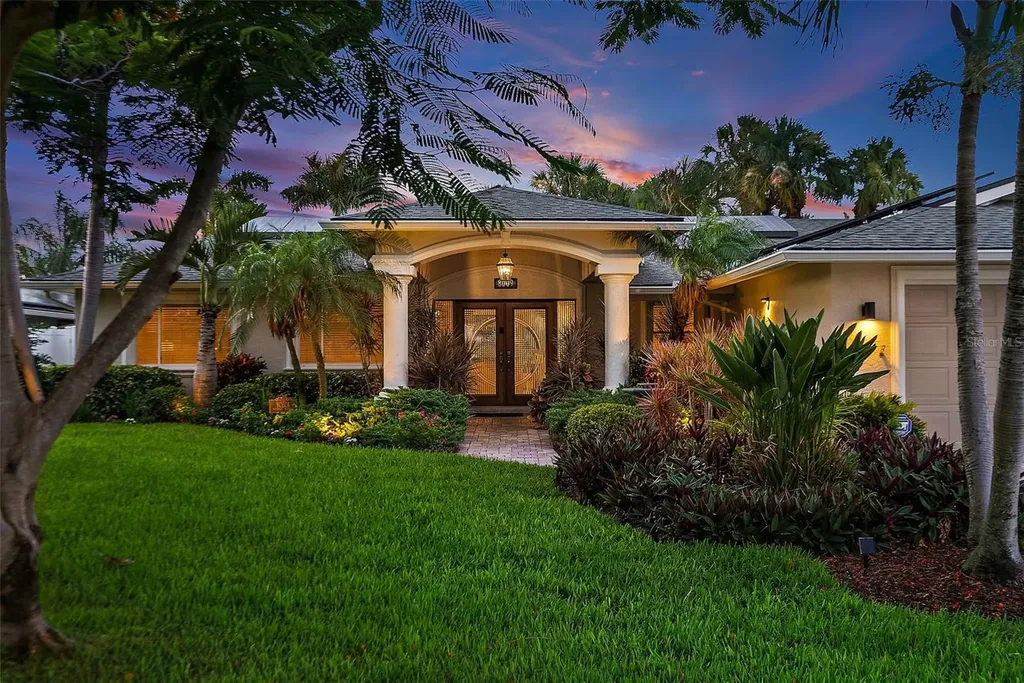 8009 13th Avenue S St Petersburg FL 33707
