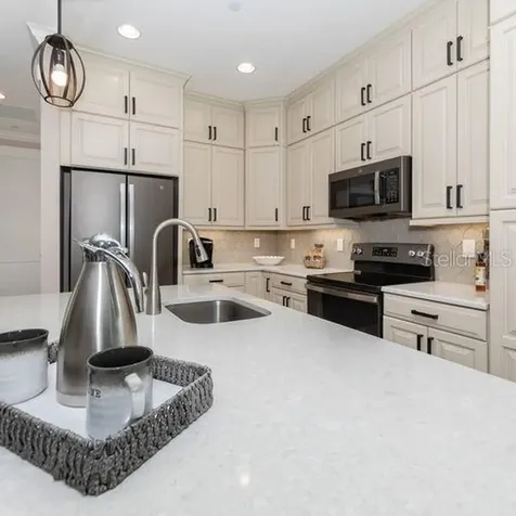 938 E Venice Avenue Venice FL 34285