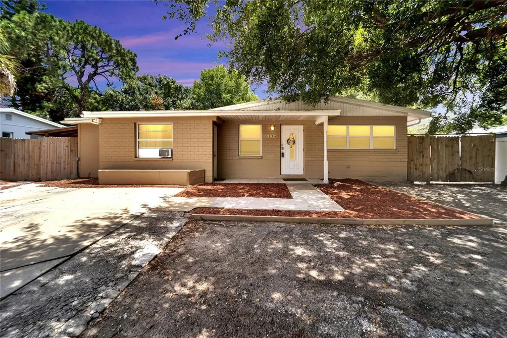 8006 Winston Lane Tampa FL 33615