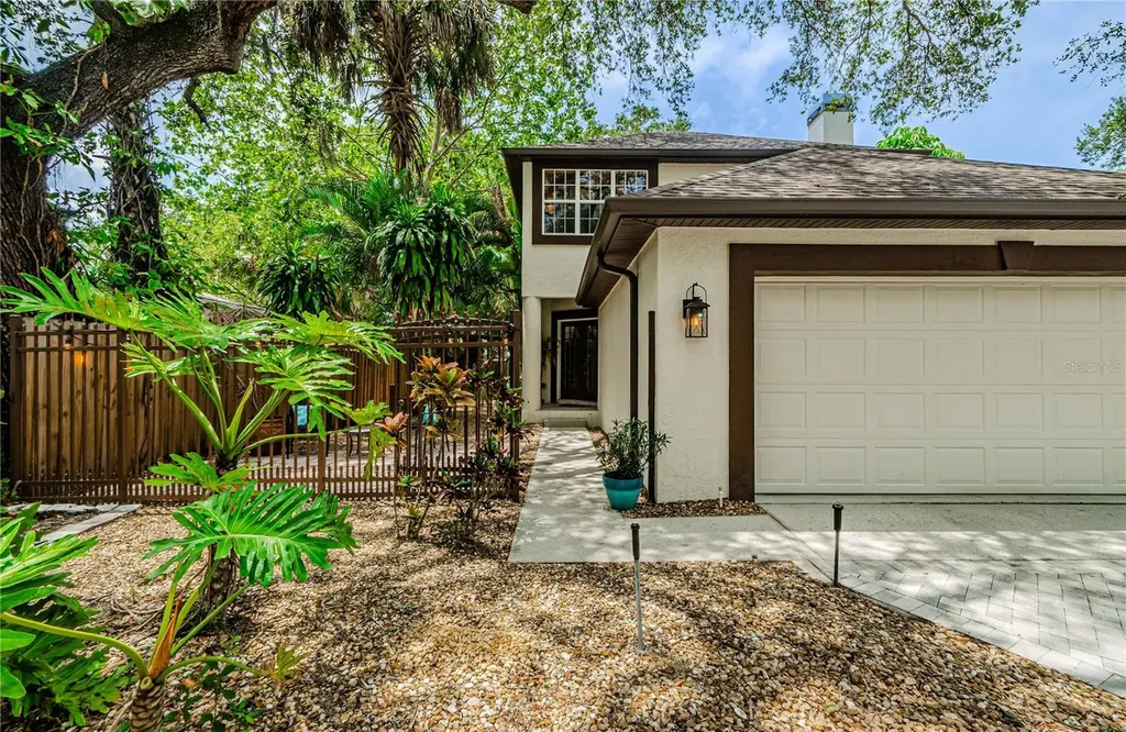 2821 W Bay Avenue Tampa FL 33611