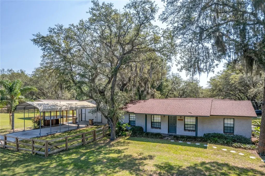 40434 Grays Airport Road Lady Lake FL 32159