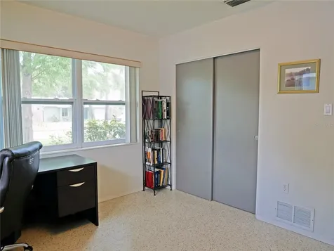 250 NW Lincoln Circle N St Petersburg FL 33702