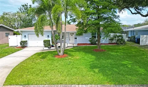 250 NW Lincoln Circle N St Petersburg FL 33702