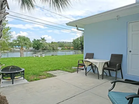 250 NW Lincoln Circle N St Petersburg FL 33702