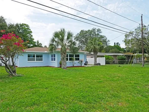 250 NW Lincoln Circle N St Petersburg FL 33702