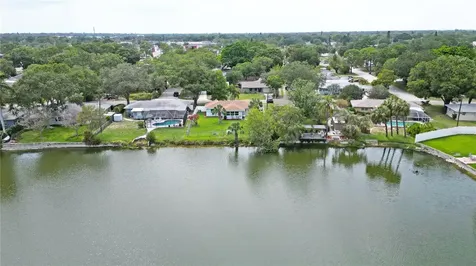 250 NW Lincoln Circle N St Petersburg FL 33702