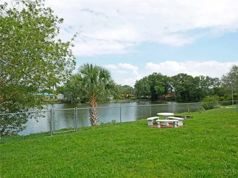 250 NW Lincoln Circle N St Petersburg FL 33702
