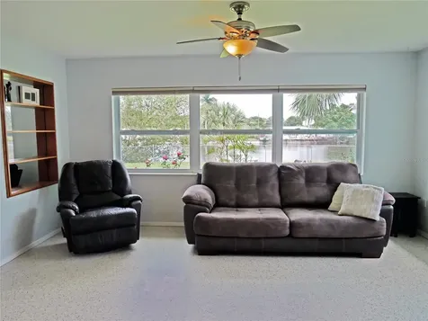 250 NW Lincoln Circle N St Petersburg FL 33702