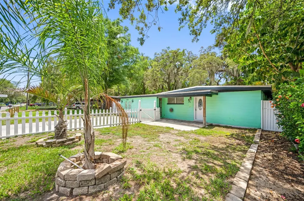 8730 N Hyaleah Road Tampa FL 33617