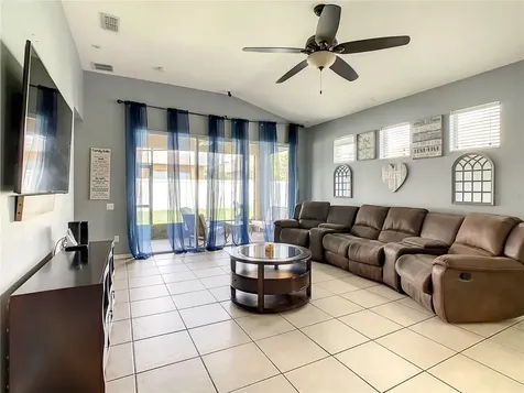 2333 Meadow Oak Circle Kissimmee FL 34746