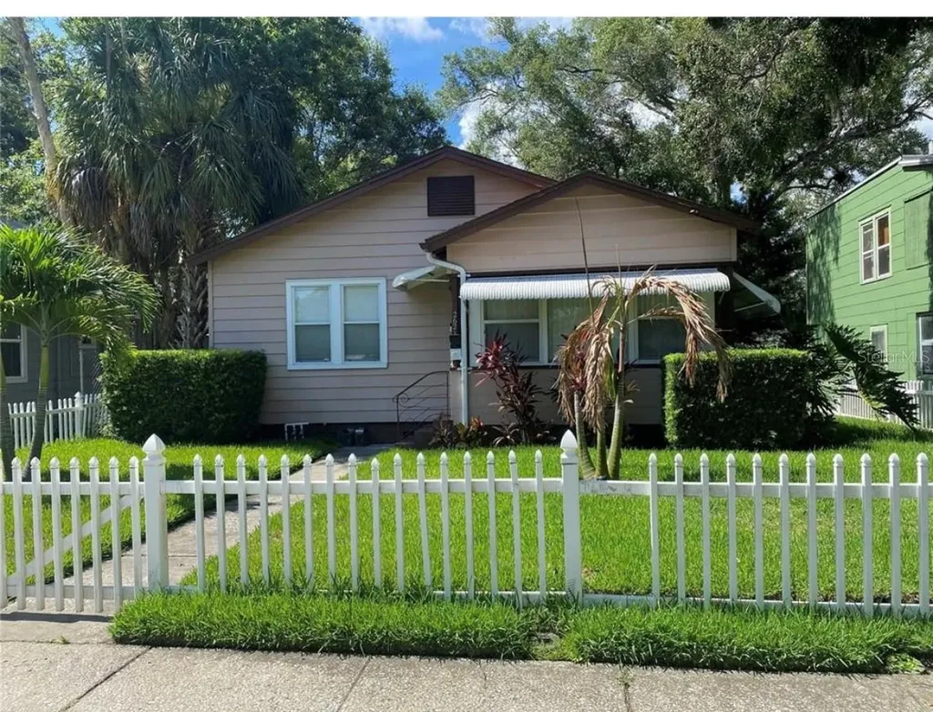 2621 4th Avenue S St Petersburg FL 33712