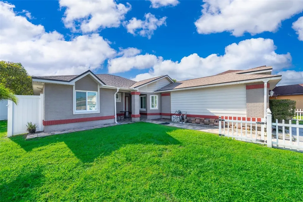 215 Applewood Court Kissimmee FL 34743