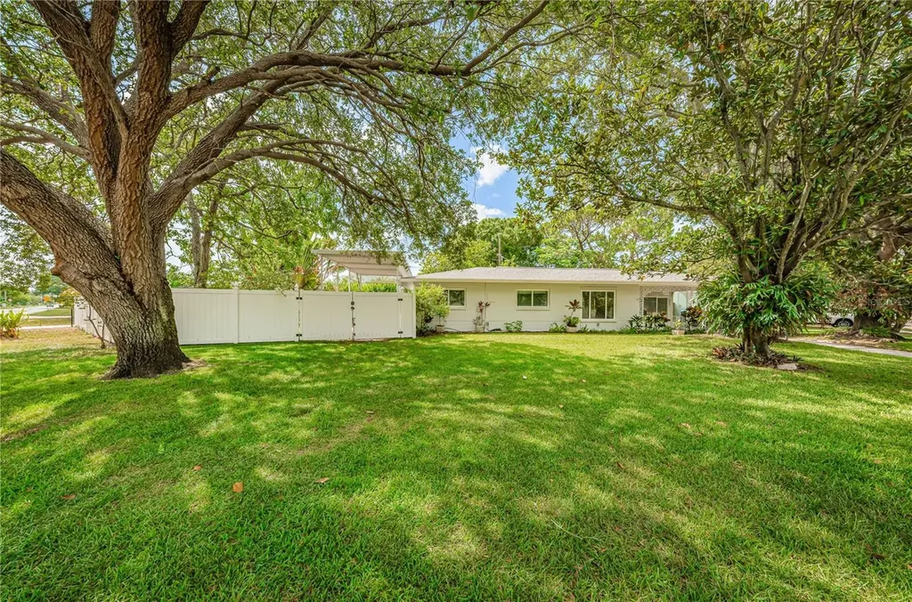 6919 16th Street N St Petersburg FL 33702