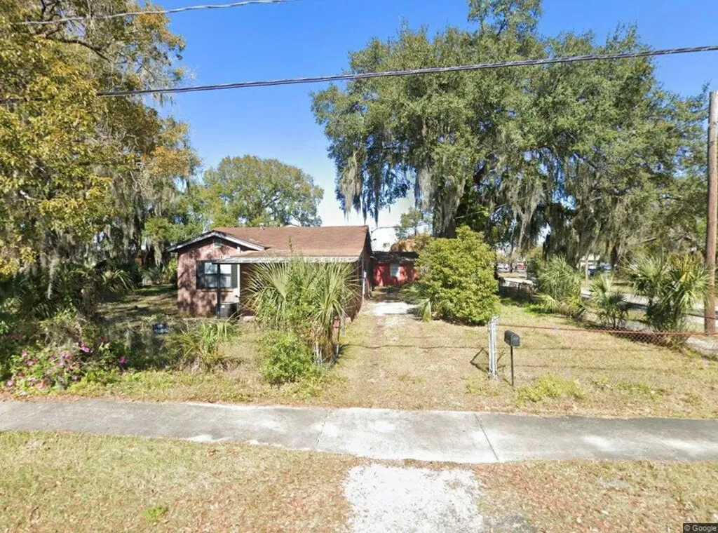 2102 W Granfield Avenue Plant City FL 33563