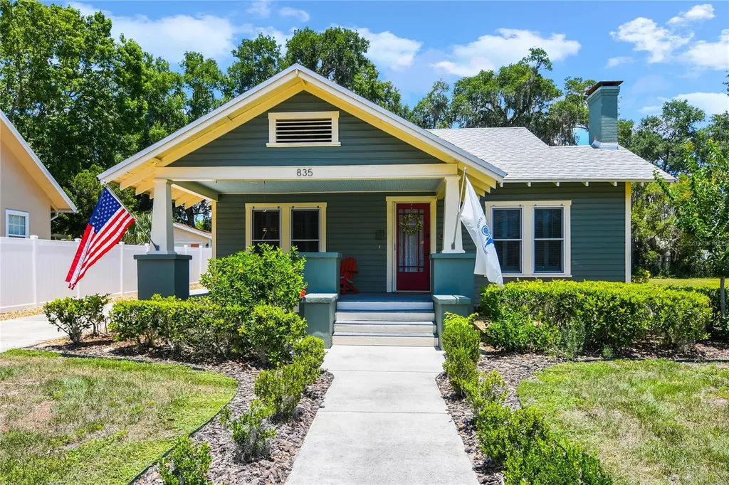 835 E 8th Avenue Mount Dora FL 32757