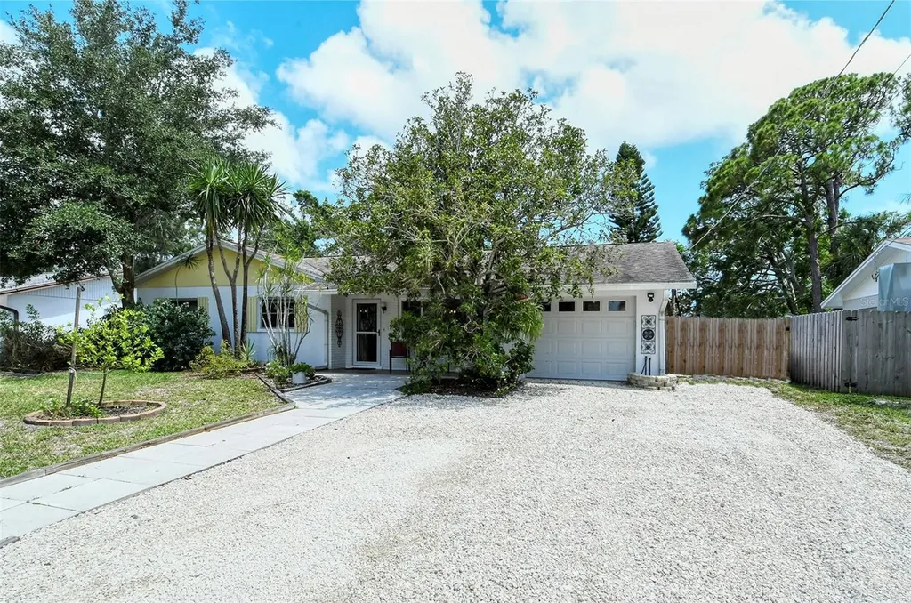 2560 Arapaho Street Sarasota FL 34231
