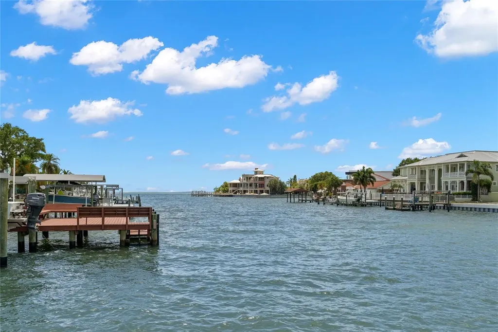 5107 W Poe Avenue Tampa FL 33629