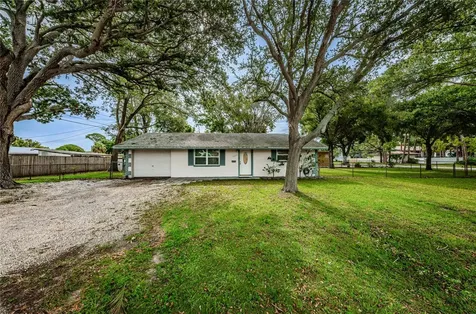 8621 50th Street N Pinellas Park FL 33782