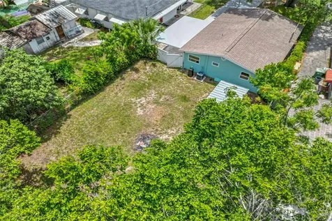 8307 N Greenwood Avenue Tampa FL 33617