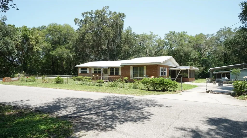 2812 Seminole Trail Leesburg FL 34748