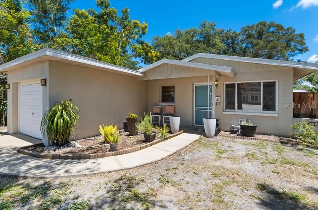 5043 14th Avenue N St Petersburg FL 33710
