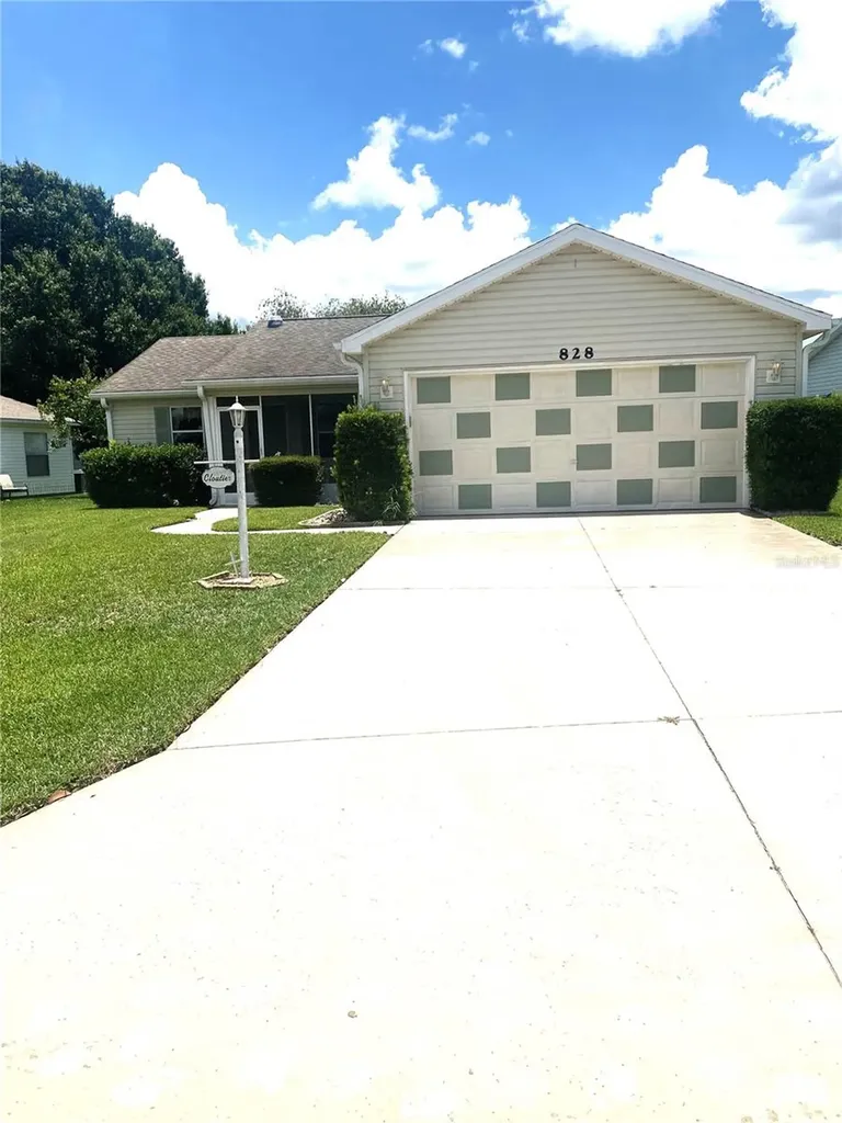 828 Cortez Avenue Lady Lake FL 32159