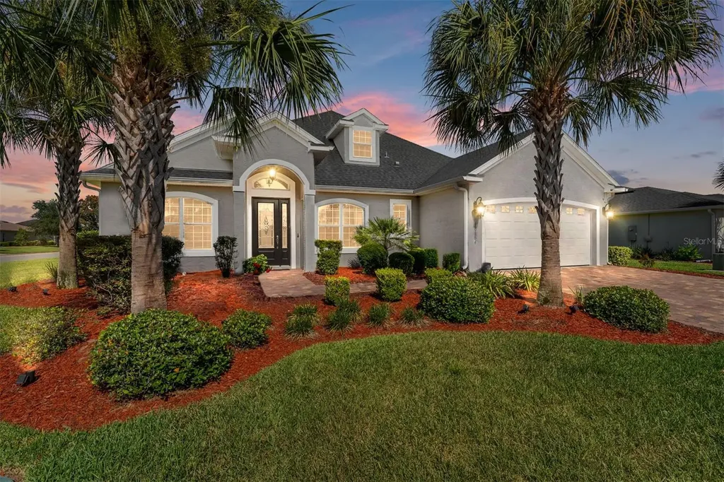 10154 Julia Isles Avenue Oxford FL 34484