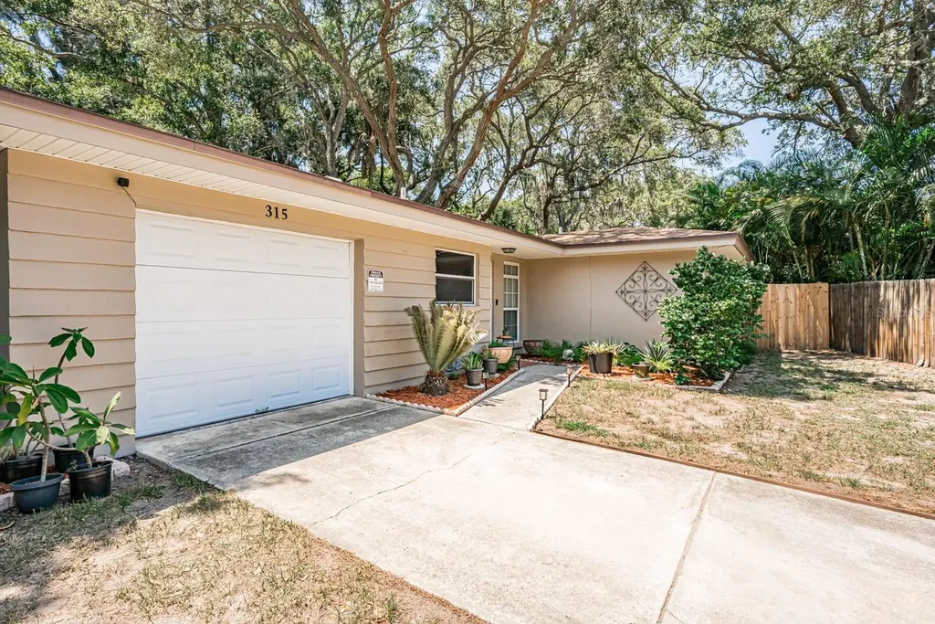 315 15th Street NW Largo FL 33770