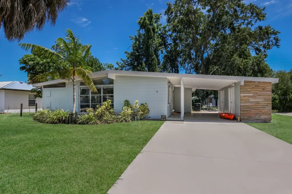 2316 Amherst Avenue Bradenton FL 34207