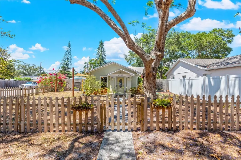 4263 Burlington Avenue N St Petersburg FL 33713