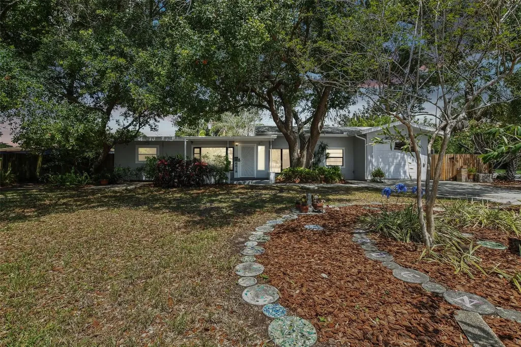 6618 12th Street N St Petersburg FL 33702