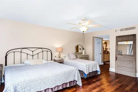 1212 Benjamin Franklin Drive Sarasota FL 34236