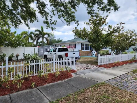 516 86th Avenue N St Petersburg FL 33702
