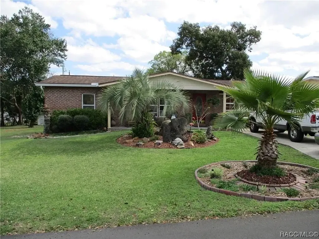 5 N Davis Street Beverly Hills FL 34465