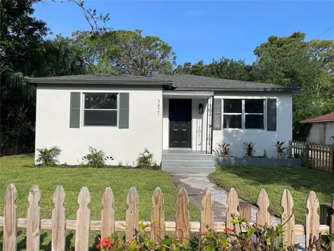 3821 8th Street S St Petersburg FL 33705