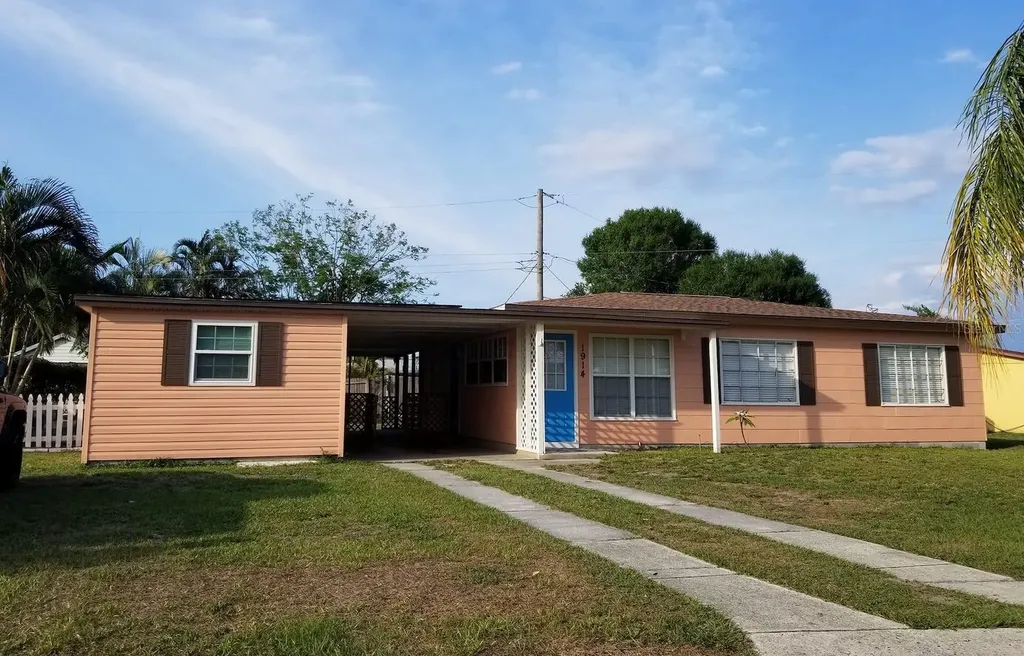 1914 28th Avenue Drive W Bradenton FL 34205