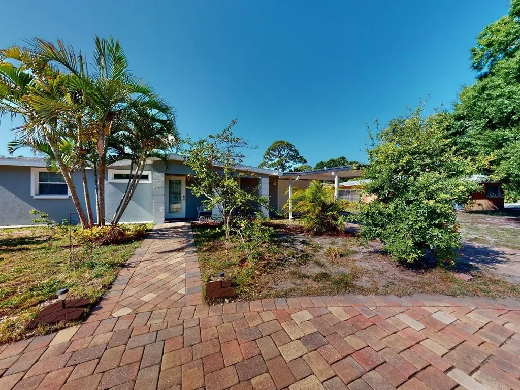2716 Belvoir Boulevard Sarasota FL 34237