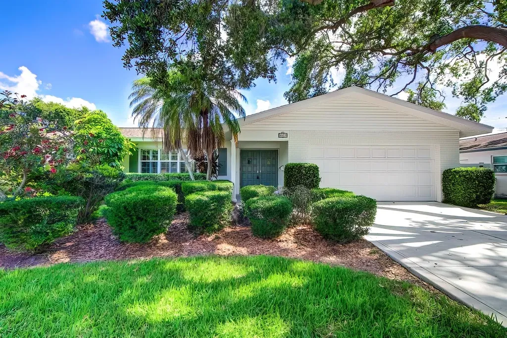 6419 33rd Avenue N St Petersburg FL 33710