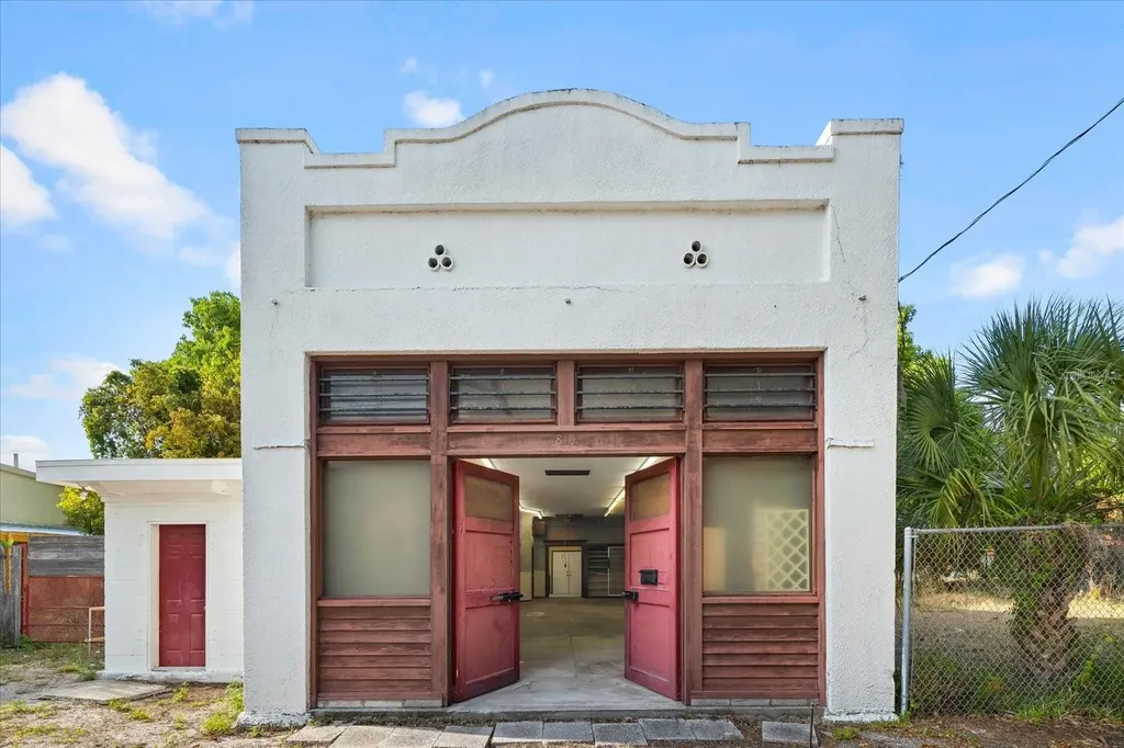 814 10th Avenue W Bradenton FL 34205