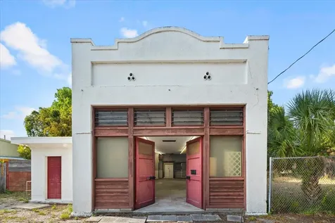 814 10th Avenue W Bradenton FL 34205